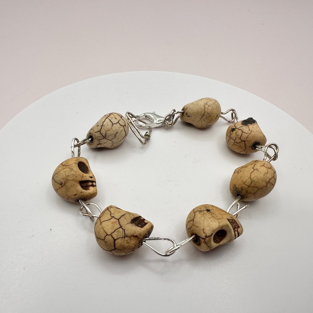 Vintage 90s Tan Howlite Skull Bracelet Boho Women's Classic Fashion Jewelry